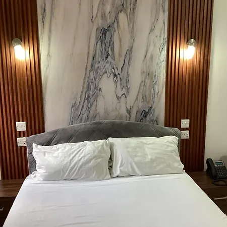 Whitestar Affittacamere 3*